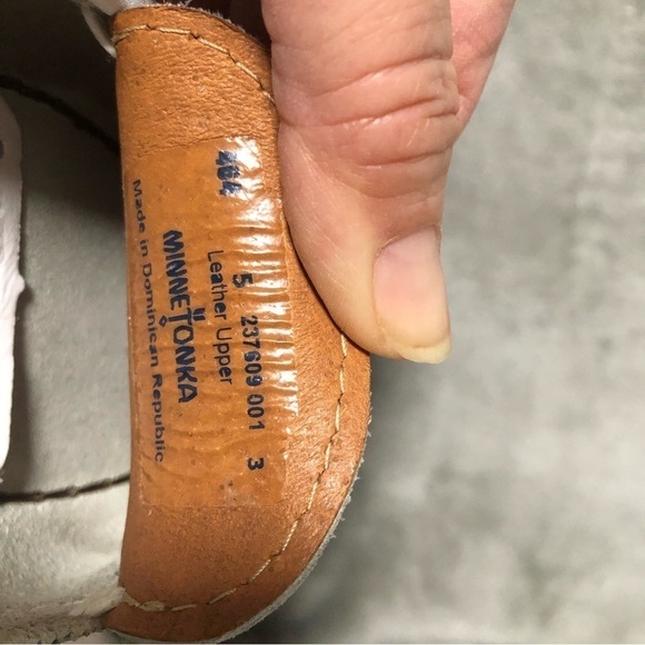 MINNETONKA White Leather Slid on Loafers Boat Shoes Women Size 5 - Picture 5 of 12